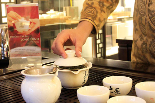 Thưởng Trà tại Long Đình