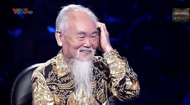 Không chỉ trả lời xuất sắc, cụ còn có lối nói chuyện rất duyên và những cử chỉ dễ thương Không chỉ trả lời xuất sắc, cụ còn có lối nói chuyện rất duyên và những cử chỉ dễ thương Bài viết: http://news.zing.vn/Cu-ong-hom-hinh-thang-30-trieu-o-Ai-la-trieu-phu-post357173.html#home_featured.noibat Nguồn Zing News