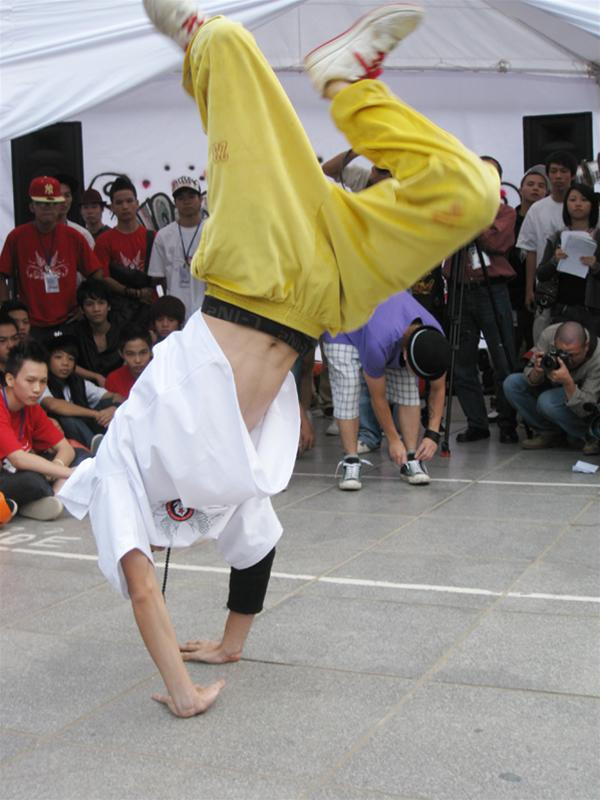 Những khán giả trẻ tuổi vô cùng thích thú khi được chứng kiến những màn nhảy Hiphop sôi động,,, Những khán giả trẻ tuổi vô cùng thích thú khi được chứng kiến những màn nhảy Hiphop sôi động,,,