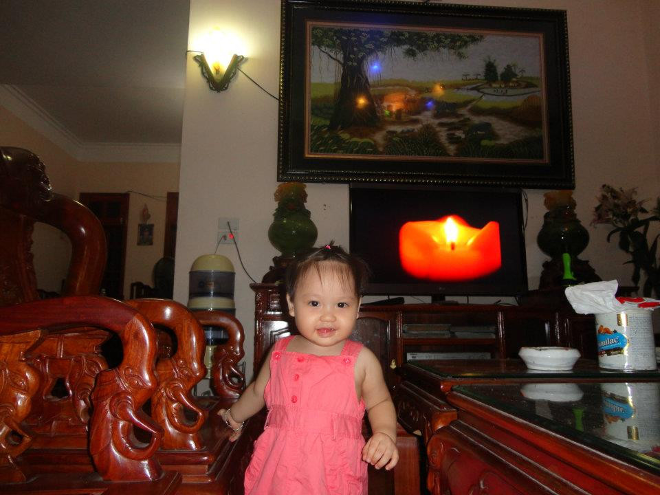 Mới mấy tháng trước thôi, Teddy trông y hệt một cu cậu ấy! Bây giờ thì Teddy cũng váy, cũng kẹp tóc, cũng "sexy" như ai!