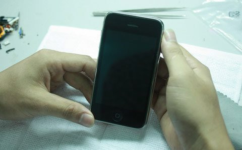 Và một chiếc iPhone 3G mới tinh được “nấu” xong