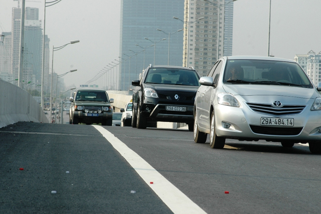 Sáng nay (23-10), lực lượng Cảnh sát giao thông đã chốt chặn nghiêm ngặt ở các điểm lên xuống, do vậy tình trạng vi phạm giảm hẳn