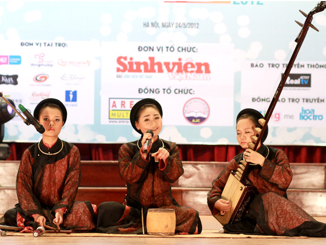 Thùy Chi tự tin thể hiện khúc 