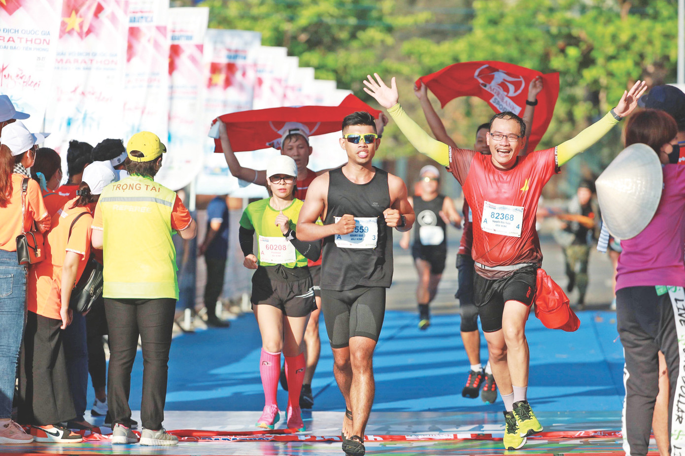 Huy Hoàng (phải), tự nhận mình là Forrest Gump. Ảnh: Hồ Như Ý Huy Hoàng (phải), tự nhận mình là Forrest Gump. Ảnh: Hồ Như Ý