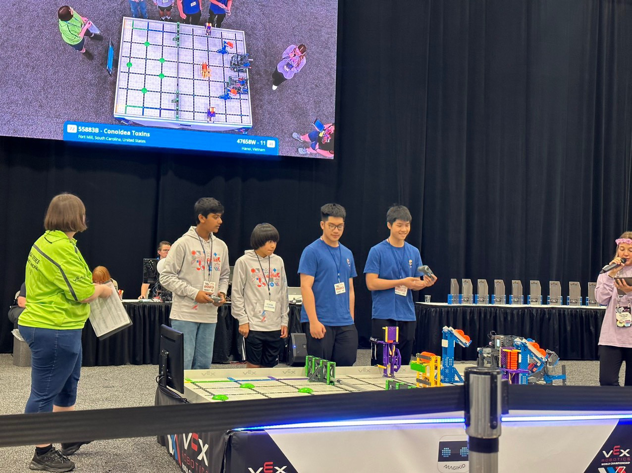 Đội Việt Nam đang thi đấu Đội Việt Nam đang thi đấu