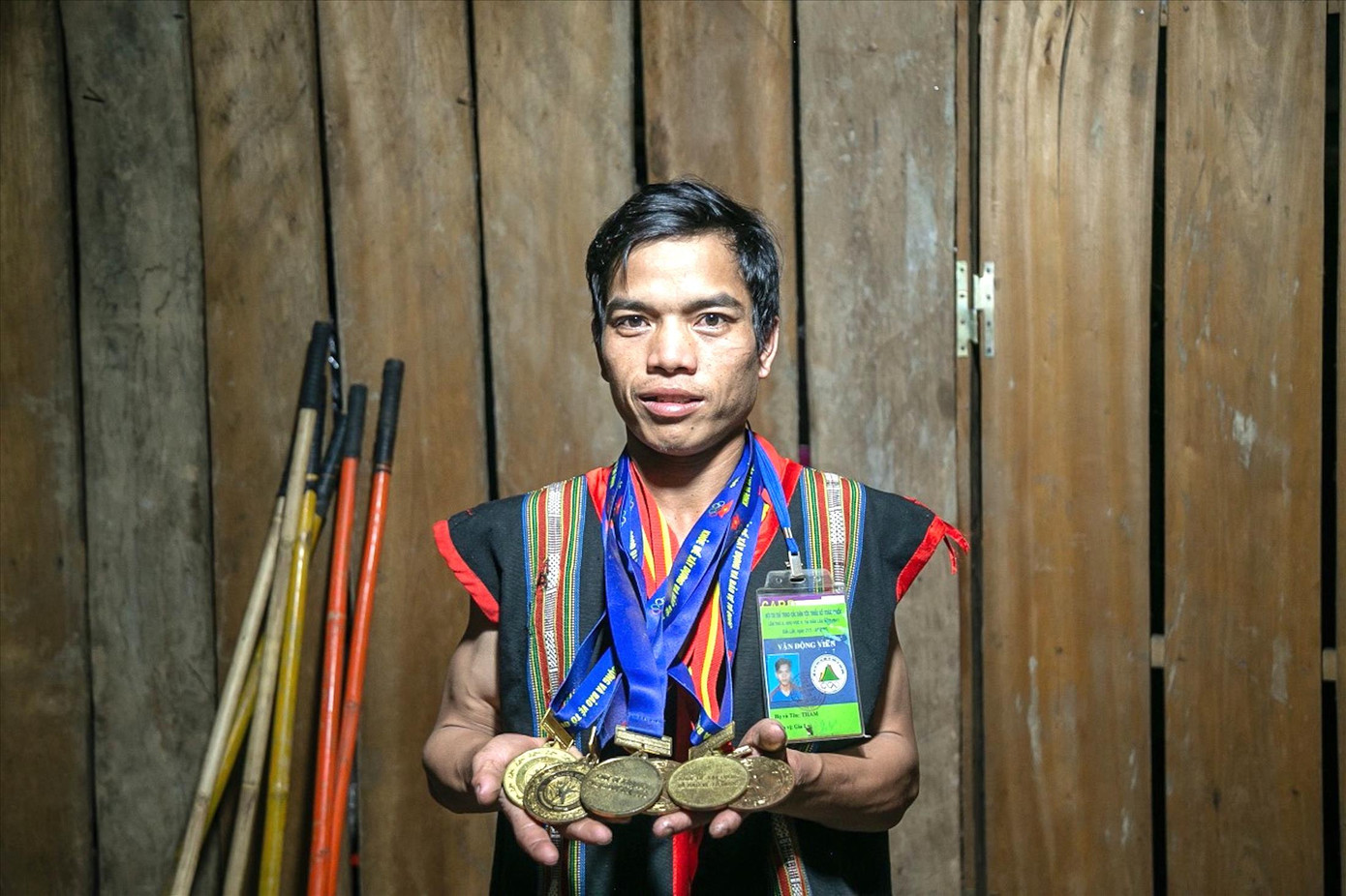 Những tấm huy chương vàng của anh Tham Những tấm huy chương vàng của anh Tham
