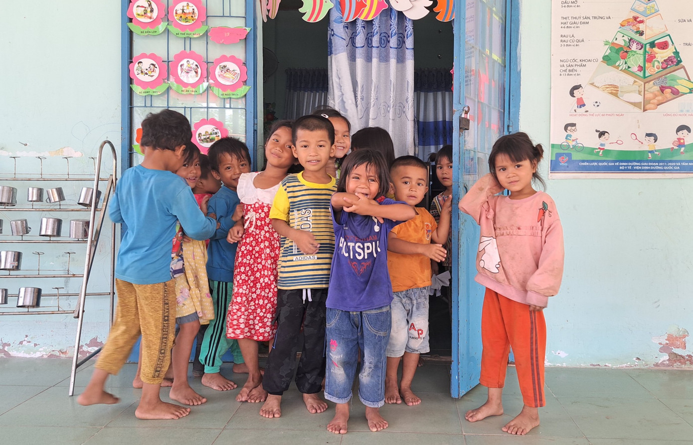 Những đứa trẻ vùng sâu, vùng xa bước đầu tiếp cận với môi trường giáo dục mầm non