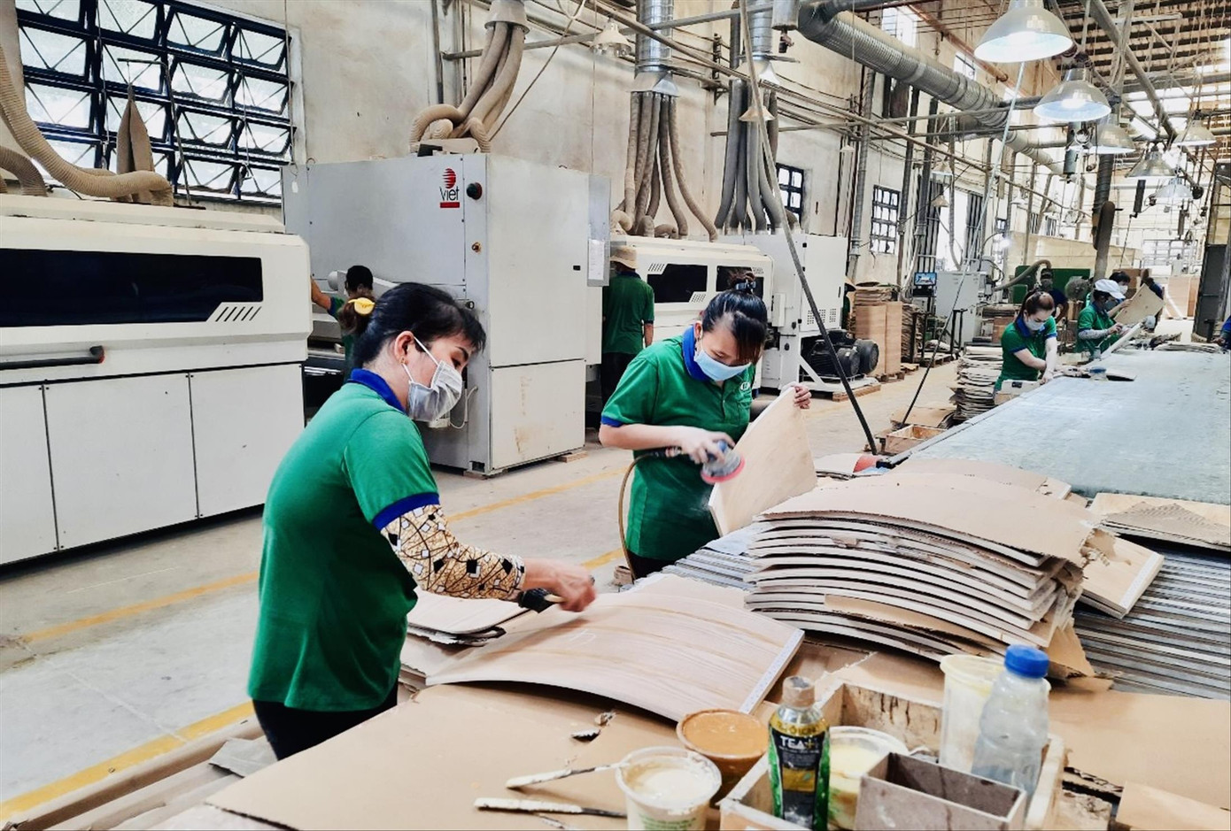 Sản xuất tại Công ty Gỗ và cơ khí Nhật Nam Bình Dương. Ảnh: H.C Sản xuất tại Công ty Gỗ và cơ khí Nhật Nam Bình Dương. Ảnh: H.C