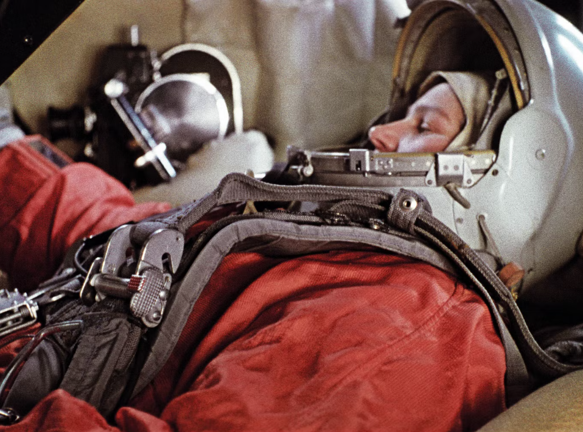 Valentina Tereshkova, người phụ nữ đầu tiên của thế giới ra ngoài không gian (Liên Xô, 1963) Valentina Tereshkova, người phụ nữ đầu tiên của thế giới ra ngoài không gian (Liên Xô, 1963)