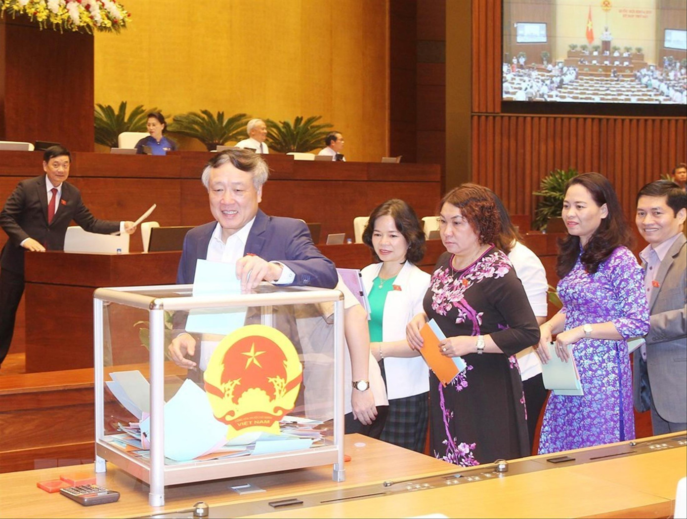 Quốc hội lấy phiếu tín nhiệm các chức danh do Quốc hội bầu, phê chuẩn vào năm 2018 Quốc hội lấy phiếu tín nhiệm các chức danh do Quốc hội bầu, phê chuẩn vào năm 2018