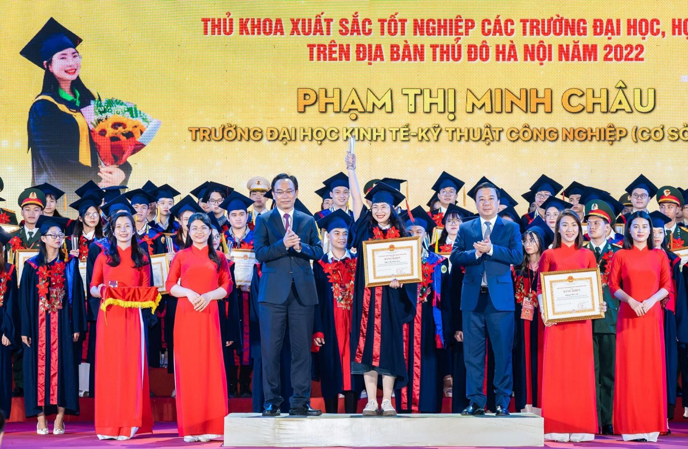 Hà Nội tuyên dương Thủ khoa xuất sắc năm 2022