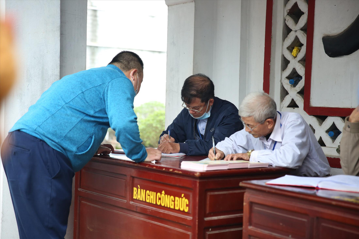 Các khoản tiền công đức cần được ghi chép minh bạch. Ảnh: TRỌNG TÀI.