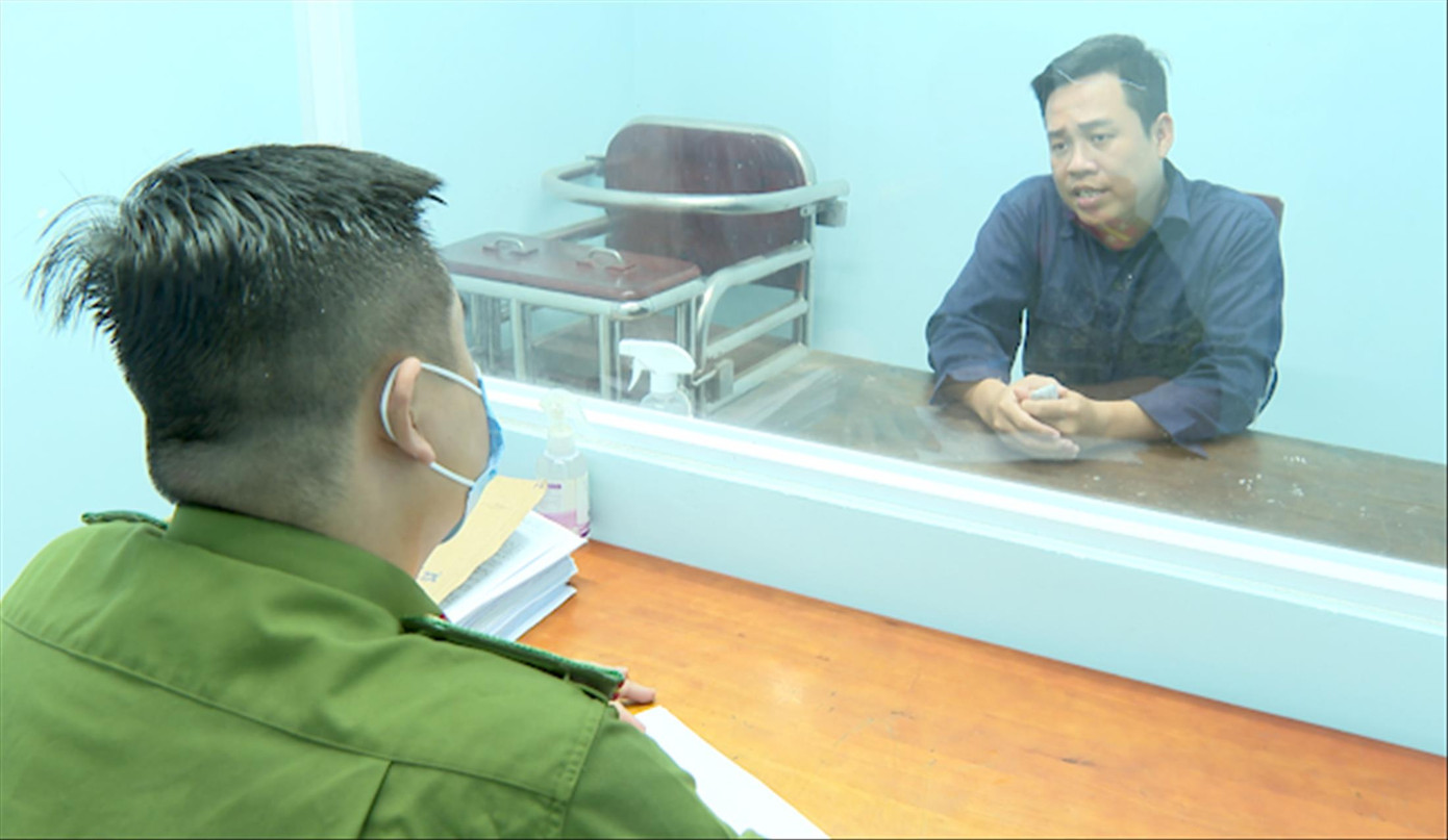 Đối tượng Nguyễn Tấn Lợi tại cơ quan công an. Ảnh: Công an cung cấp Đối tượng Nguyễn Tấn Lợi tại cơ quan công an. Ảnh: Công an cung cấp