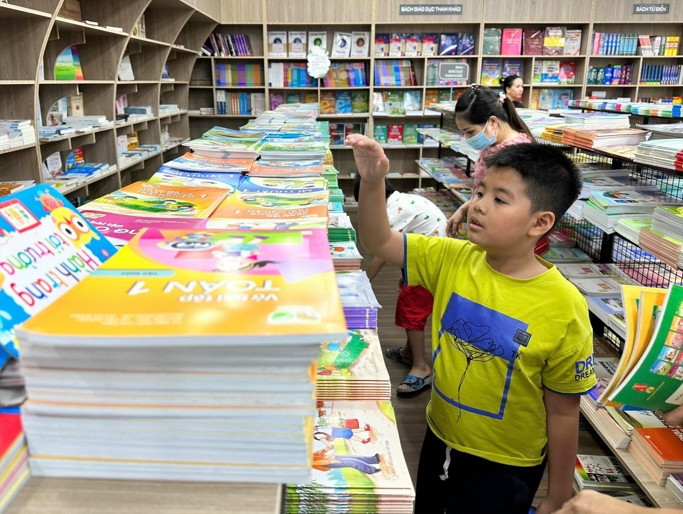 Việc lựa chọn SGK trong 3 năm qua vấp nhiều ý kiến trái chiều. Ảnh: Như Ý Việc lựa chọn SGK trong 3 năm qua vấp nhiều ý kiến trái chiều. Ảnh: Như Ý