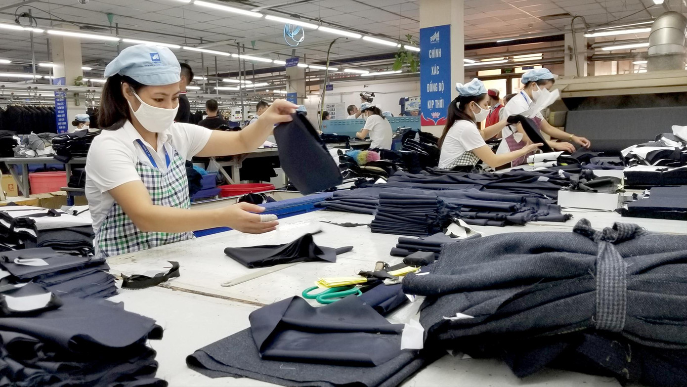 Dệt may, da giày, chế biến gỗ... tiếp tục được dự báo đối mặt khó khăn trong nửa đầu năm 2023. Ảnh minh họa: Phạm Thanh Dệt may, da giày, chế biến gỗ... tiếp tục được dự báo đối mặt khó khăn trong nửa đầu năm 2023. Ảnh minh họa: Phạm Thanh