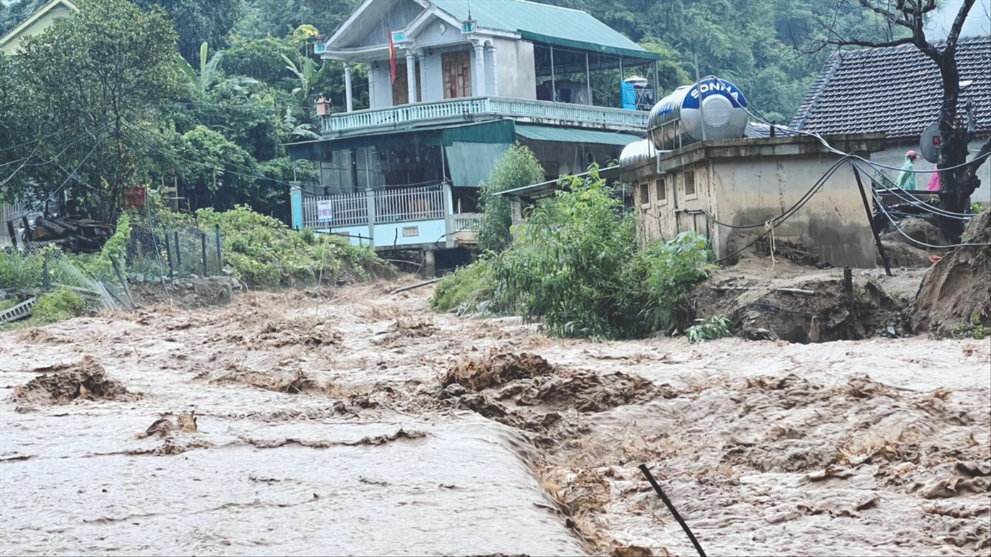 Mưa lũ gây ngập lụt nhiều nơi ở Nghệ An. Ảnh: PV