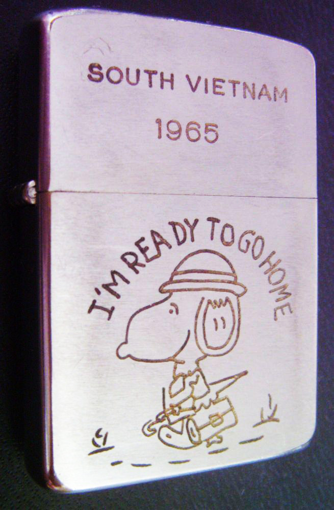 Một chiếc bật lửa có khắc dòng chữ của người lính Mỹ trong chiến tranh Việt Nam: “Tôi đã sẵn sàng về nhà”. Một chiếc bật lửa có khắc dòng chữ của người lính Mỹ trong chiến tranh Việt Nam: “Tôi đã sẵn sàng về nhà”.