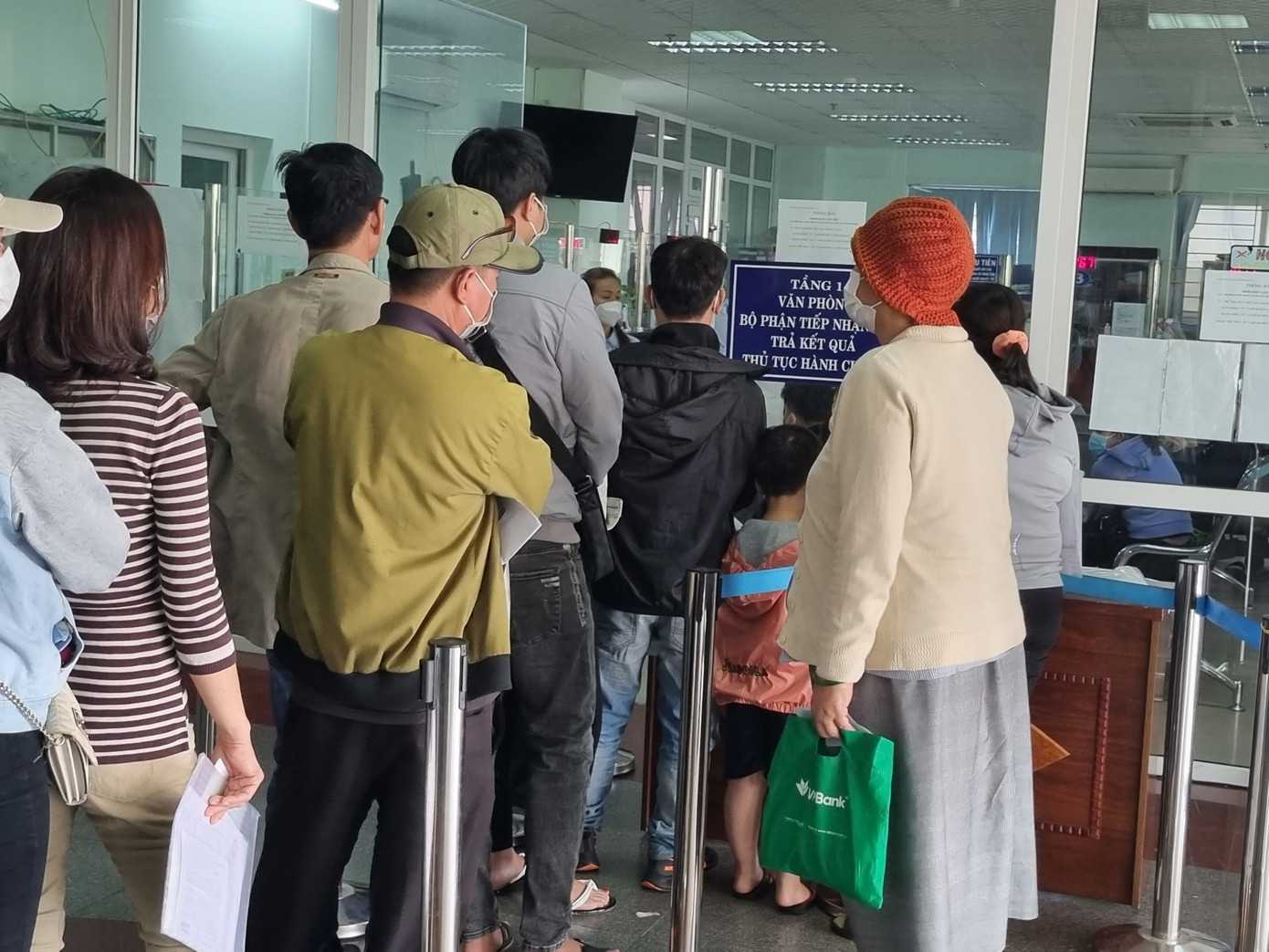 Người lao động làm thủ tục hưởng bảo hiểm xã hội ở Đồng Nai. Người lao động làm thủ tục hưởng bảo hiểm xã hội ở Đồng Nai.