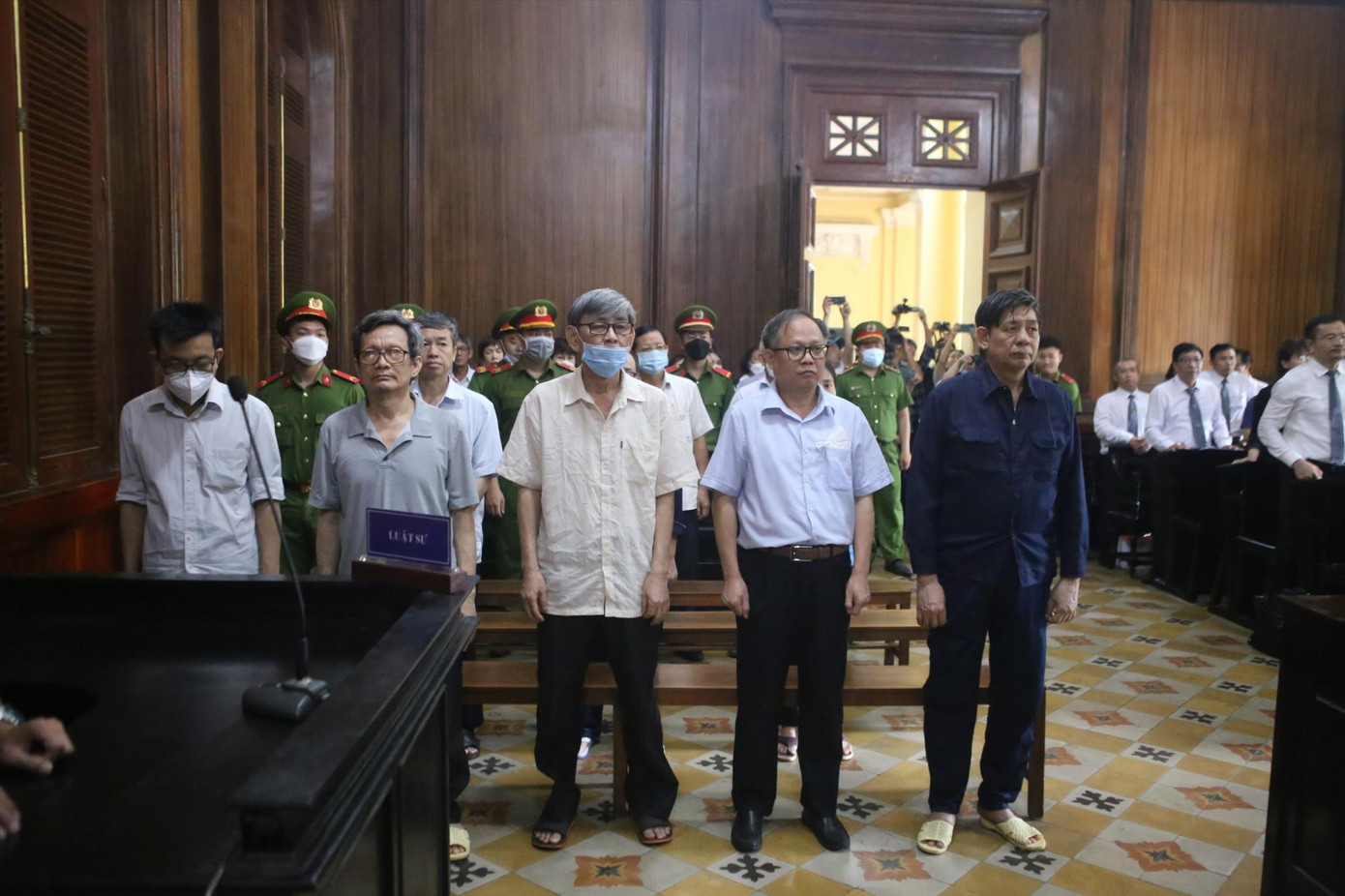 Các bị cáo tại phiên tòa sơ thẩm. Ảnh: Tân Châu