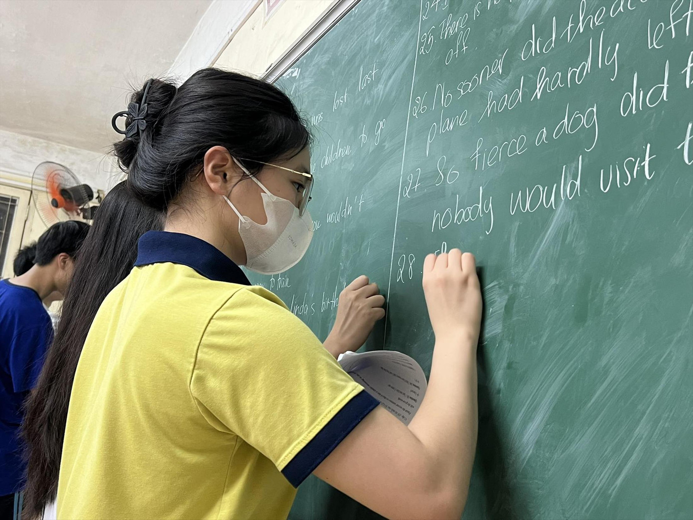 Học sinh lớp 9 đang ôn tập tăng tốc chuẩn bị cho kỳ thi tuyển sinh lớp 10 năm 2023. Ảnh: Quỳnh Anh Học sinh lớp 9 đang ôn tập tăng tốc chuẩn bị cho kỳ thi tuyển sinh lớp 10 năm 2023. Ảnh: Quỳnh Anh