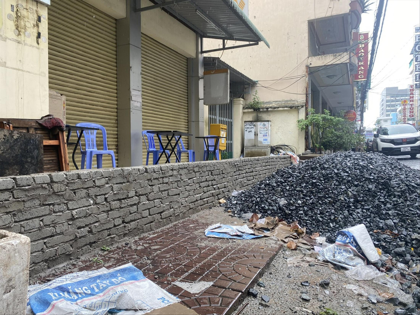 Đường Lý Hồng Thanh dài khoảng 247m. Điểm đầu giao nhau với đường Trần Văn Khéo, điểm cuối tiếp giáp với hẻm của đường Hồ Tùng Mậu. Ảnh: Nhật Huy Đường Lý Hồng Thanh dài khoảng 247m. Điểm đầu giao nhau với đường Trần Văn Khéo, điểm cuối tiếp giáp với hẻm của đường Hồ Tùng Mậu. Ảnh: Nhật Huy