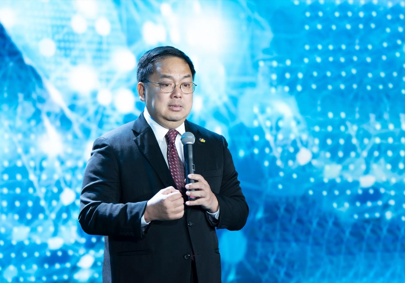 Ông Hoàng Nam Tiến – Phó Chủ tịch Hội đồng Trường ĐH FPT Ông Hoàng Nam Tiến – Phó Chủ tịch Hội đồng Trường ĐH FPT