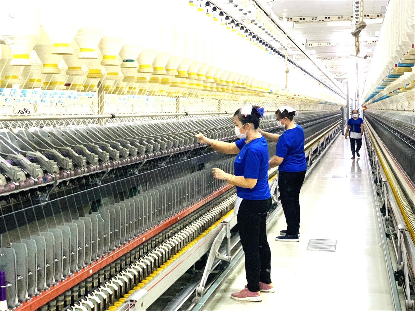 Sản xuất tại Công ty TNHH Kyungbang Việt Nam. Ảnh: H.C