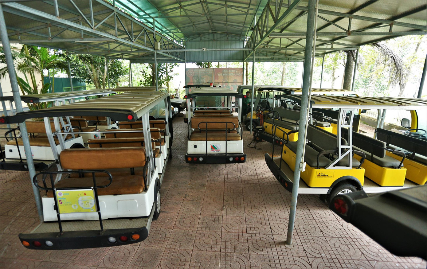 Loạt xe điện “đắp chiếu” tại Khu di tích Ngã ba Đồng Lộc Loạt xe điện “đắp chiếu” tại Khu di tích Ngã ba Đồng Lộc