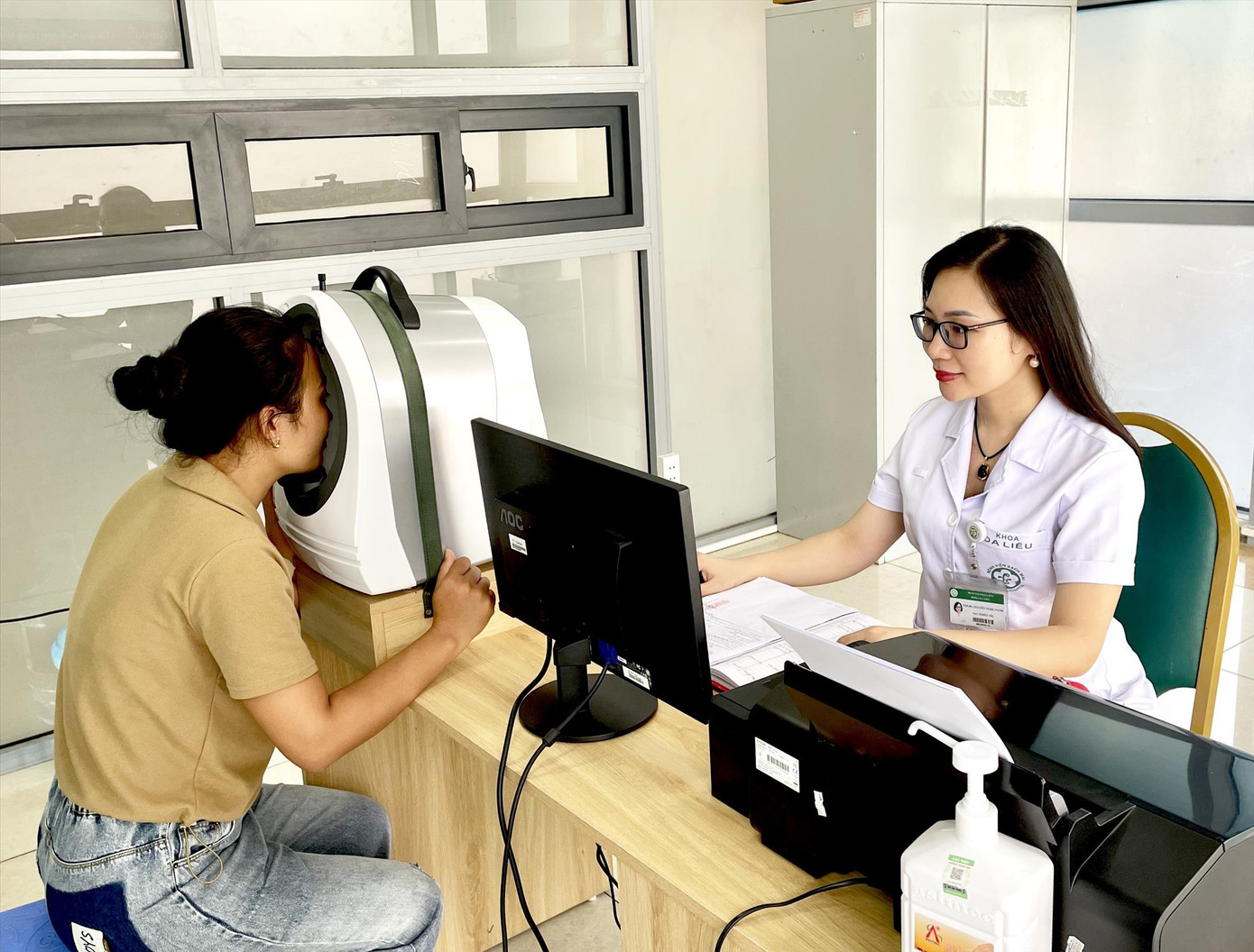 Nhiều dịch vụ khám, chữa bệnh theo yêu cầu giảm giá mạnh sau khi Thông tư 13 có hiệu lực. Ảnh: PV