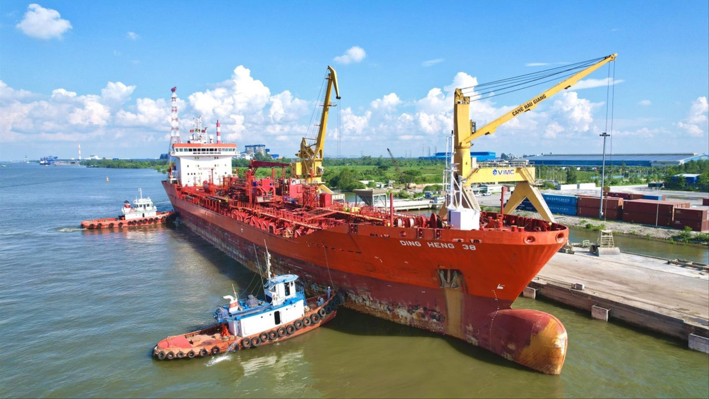 Tàu cập cảng Vinalines Hậu Giang Tàu cập cảng Vinalines Hậu Giang