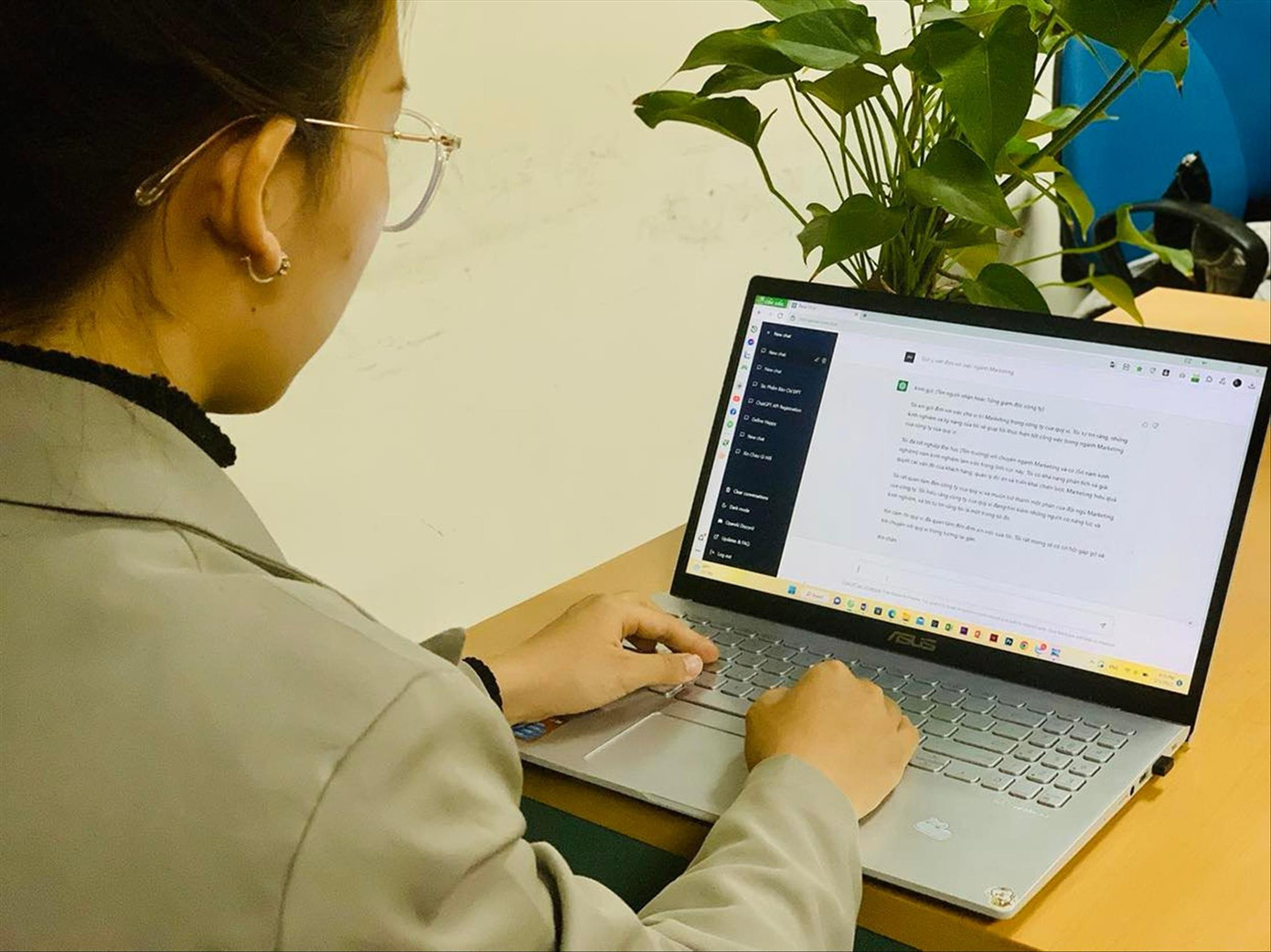 Giới trẻ luôn hứng thú với ứng dụng công nghệ mới. Ảnh: Xuân Tùng Giới trẻ luôn hứng thú với ứng dụng công nghệ mới. Ảnh: Xuân Tùng