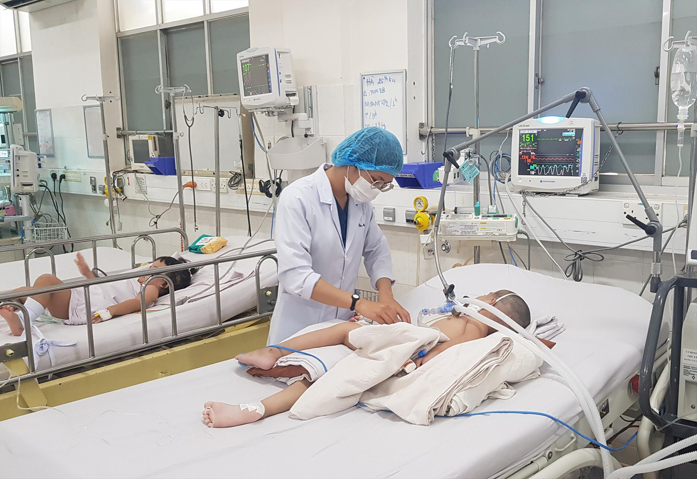 Thiếu vắc xin là nguyên nhân trực tiếp khiến nhiều loại bệnh nguy hiểm ở trẻ gia tăng. Ảnh: Vân Sơn Thiếu vắc xin là nguyên nhân trực tiếp khiến nhiều loại bệnh nguy hiểm ở trẻ gia tăng. Ảnh: Vân Sơn