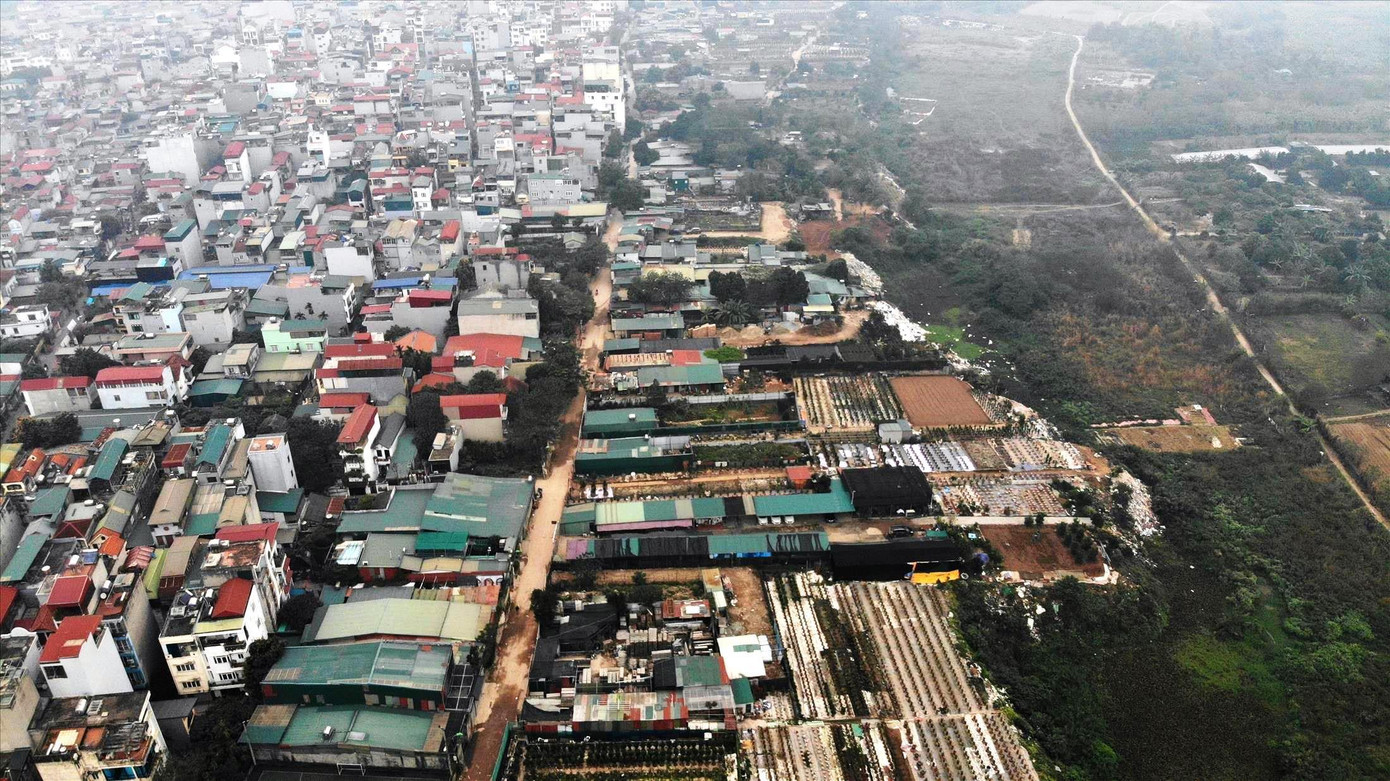 Nhà xưởng mọc san sát trên đất nông nghiệp ven sông Hồng Nhà xưởng mọc san sát trên đất nông nghiệp ven sông Hồng