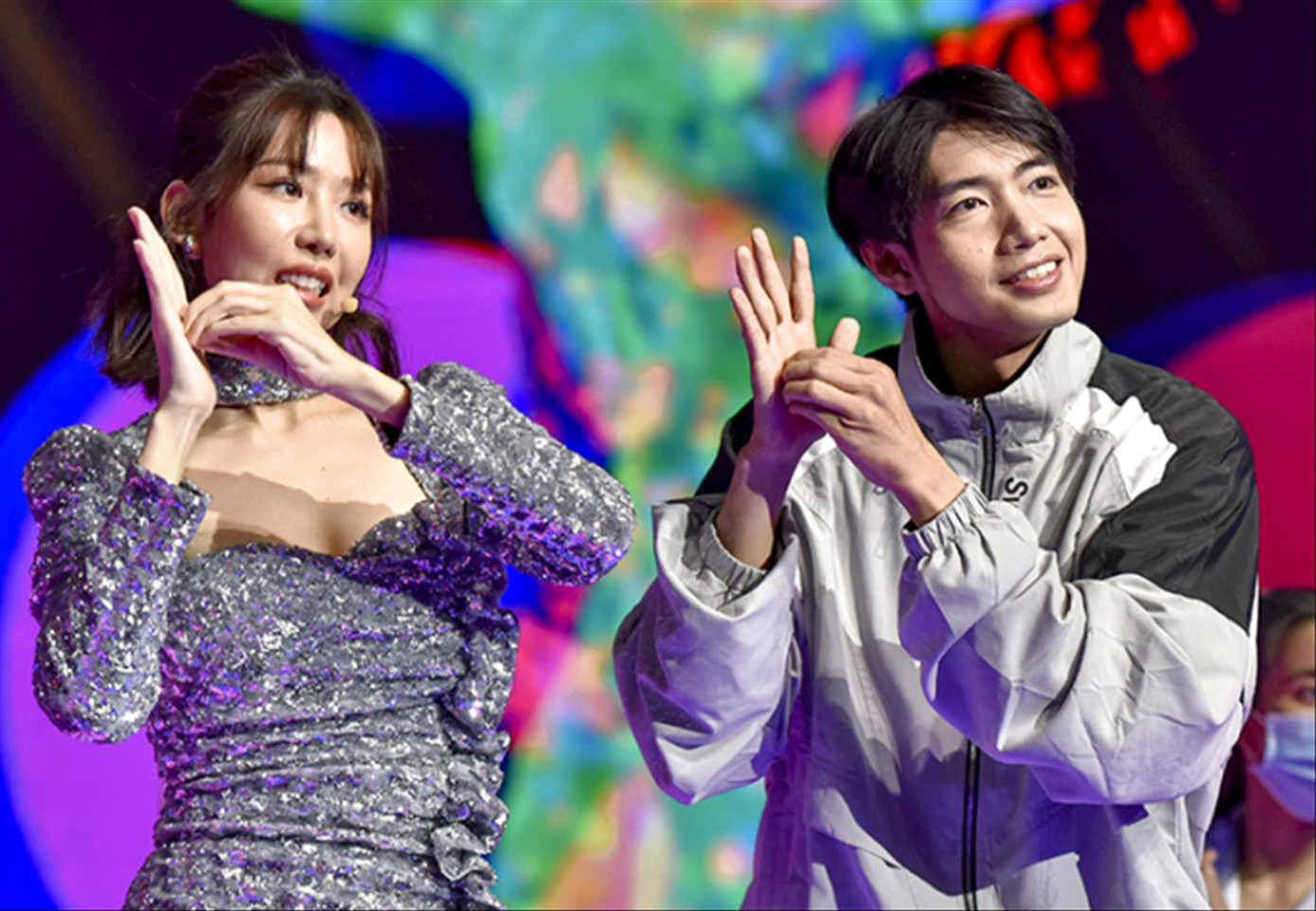 Vũ điệu rửa tay Ghen cô vy đình đám được UNICEF khen ngợi Vũ điệu rửa tay Ghen cô vy đình đám được UNICEF khen ngợi