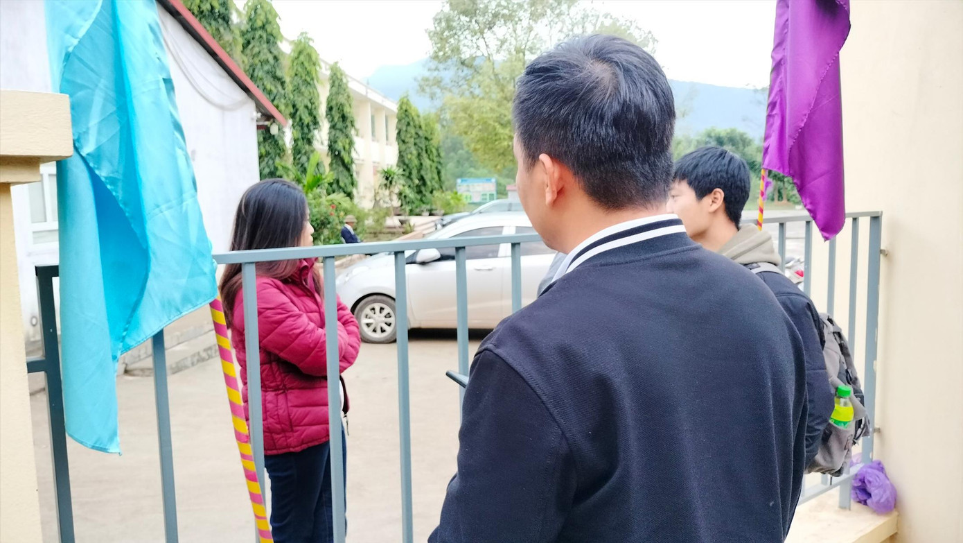 Cô Phan Thị H (trái) trong ít phút trao đổi với PV. Ảnh: Văn Đức Cô Phan Thị H (trái) trong ít phút trao đổi với PV. Ảnh: Văn Đức