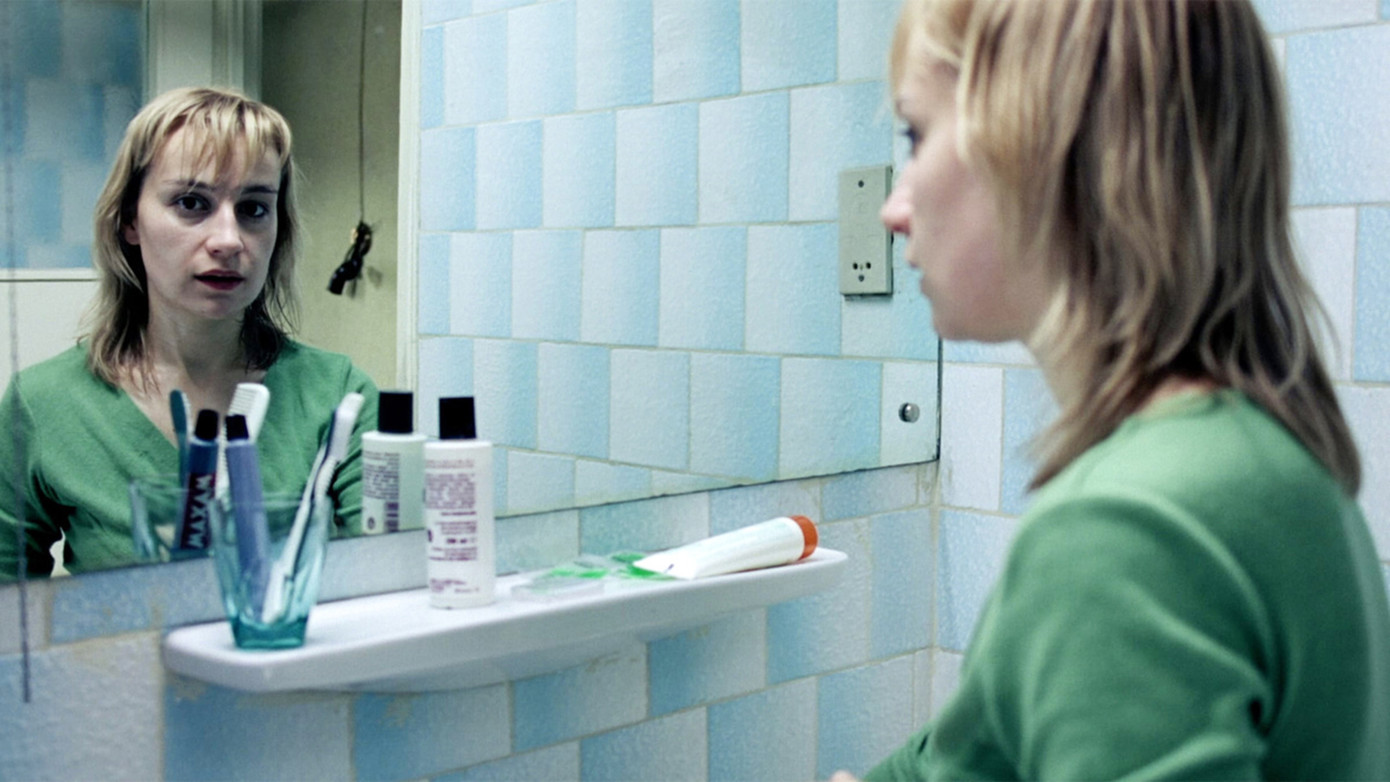 Bộ phim lấy đề tài phá thai chui trước năm 1989 4 Months, 3 Weeks and 2 Days.