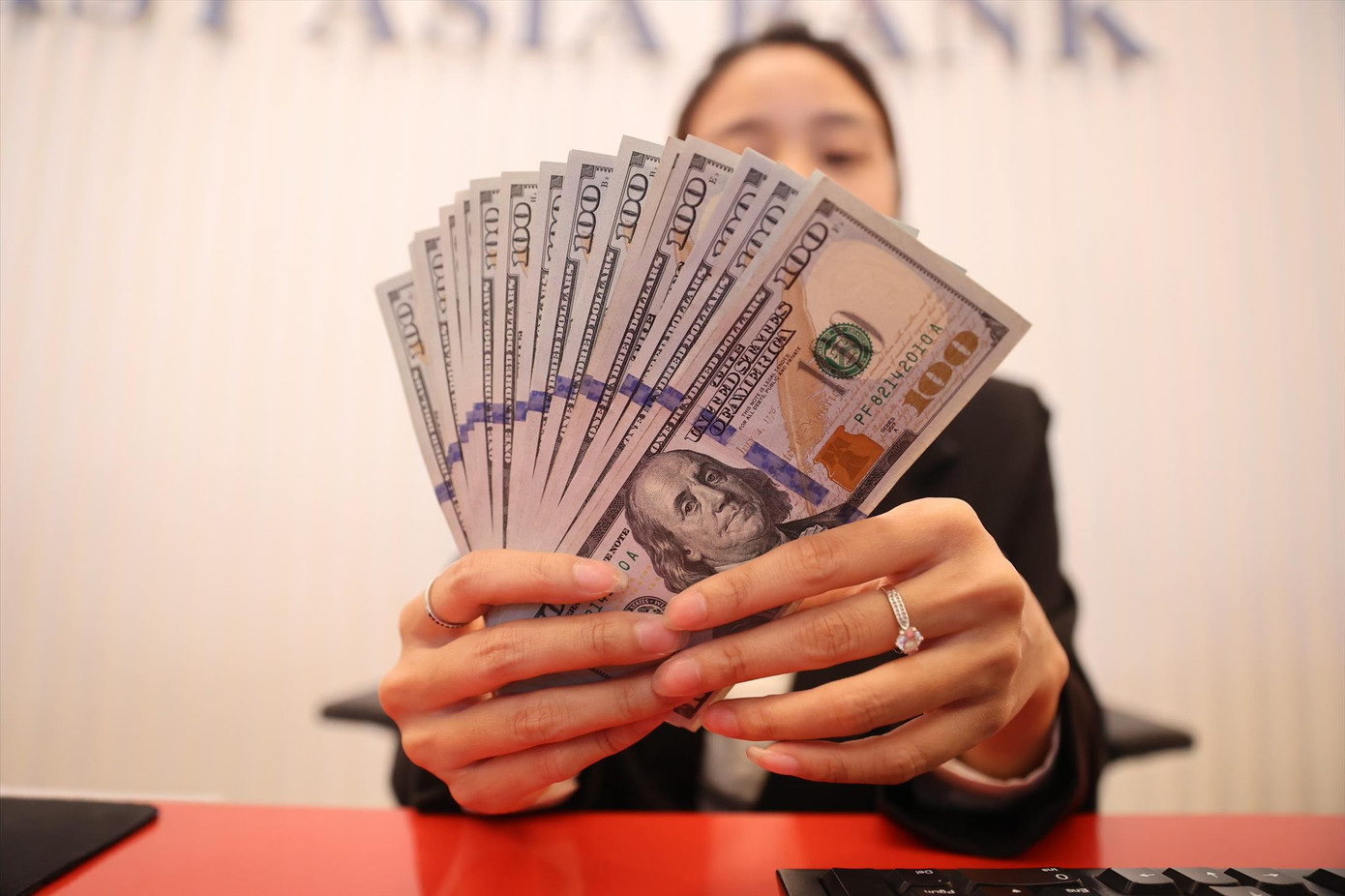 Doanh nghiệp thủy sản chủ yếu vay USD để giao dịch với khách hàng quốc tế. Ảnh: Ngọc Mai