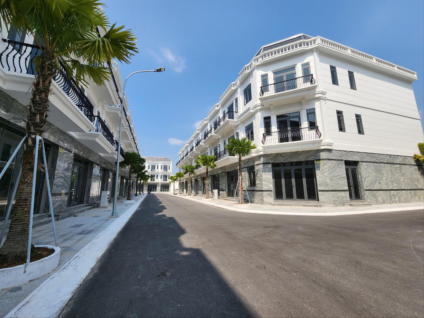 Khu phố Khang Thị được xây dựng trái phép giữa lòng TP Vĩnh Long (ảnh: Kim Hà).