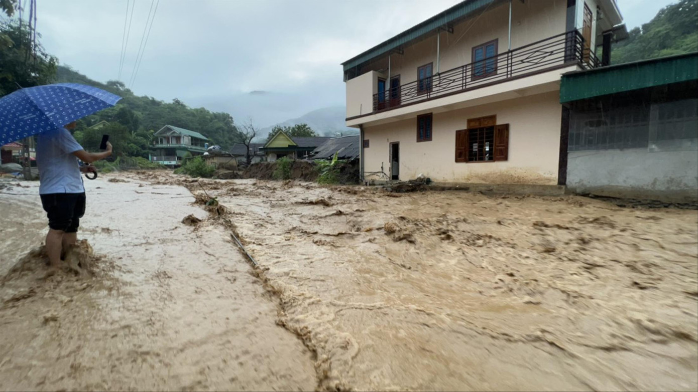 Mưa lũ gây ngập hàng nghìn nhà dân ở Nghệ An