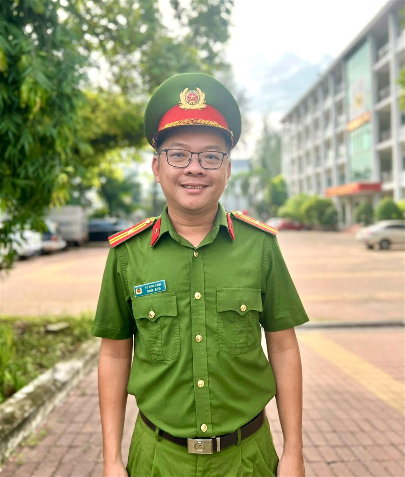 Thiếu tá Võ Minh Cảnh (Giảng viên trường Cao đẳng Cảnh sát nhân dân II, TPHCM) Thiếu tá Võ Minh Cảnh (Giảng viên trường Cao đẳng Cảnh sát nhân dân II, TPHCM)