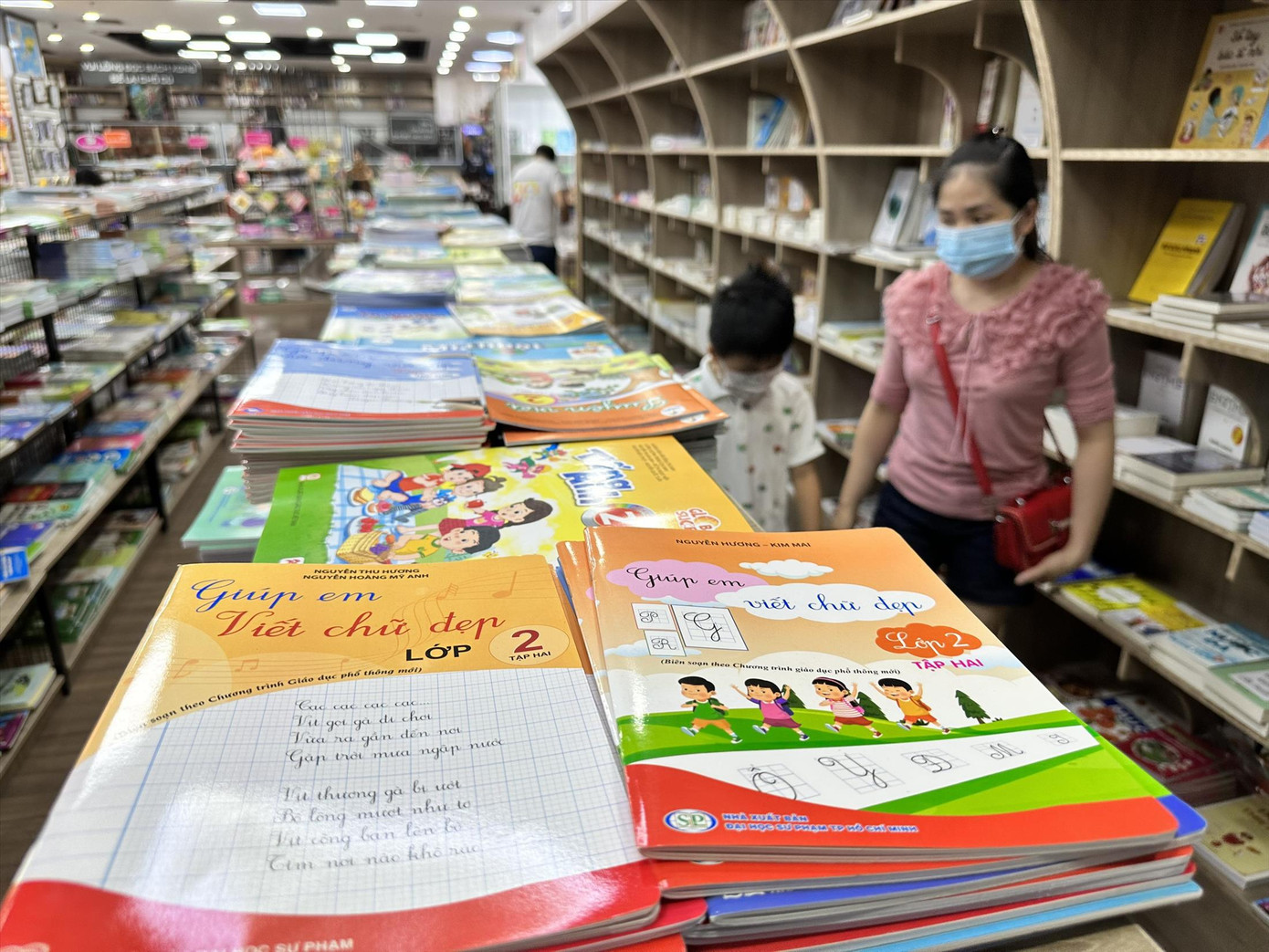 Bộ GD&ĐT có nên viết một bộ SGK. Ảnh: Như Ý Bộ GD&ĐT có nên viết một bộ SGK. Ảnh: Như Ý