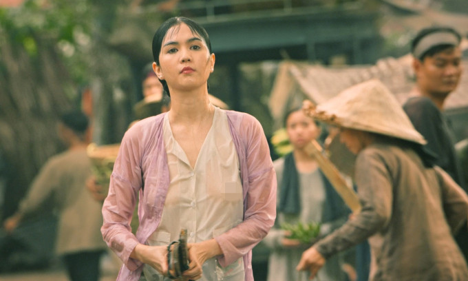 “Đừng đùa với Ngọc Trinh” khi cô xuất hiện ở nhiều phiên bản 18+ trong “Chị chị em em”.