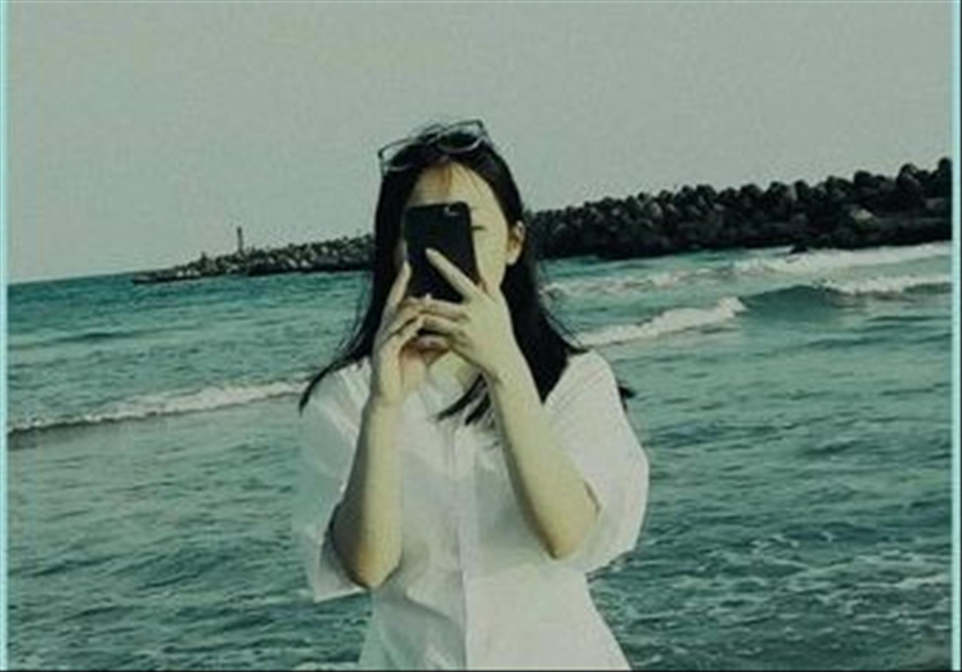 N.T. Minh (sinh viên học ở Hà Nội) đang nỗ lực vượt qua vấn đề tâm lý do mạng xã hội gây nên. N.T. Minh (sinh viên học ở Hà Nội) đang nỗ lực vượt qua vấn đề tâm lý do mạng xã hội gây nên.