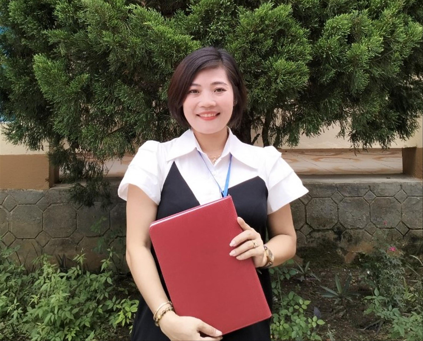 Cô giáo Vũ Thị Hằng, giáo viên trường Tiểu học Châu Lộc, huyện Quỳ Hợp (tỉnh Nghệ An) Cô giáo Vũ Thị Hằng, giáo viên trường Tiểu học Châu Lộc, huyện Quỳ Hợp (tỉnh Nghệ An)