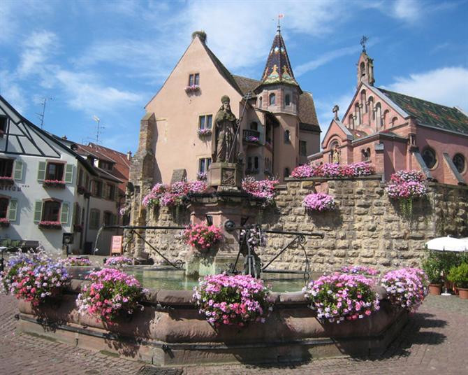  Hầu hết các ngôi nhà nơi đây đều gìn giữ được nét cổ xưa