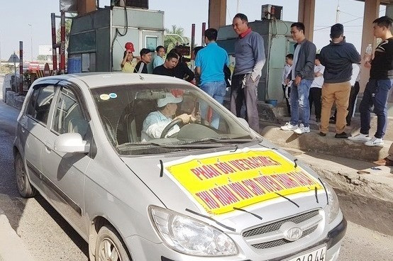 Tài xế 'cắm chốt' phản đối trạm BOT Bắc Thăng Long - Nội Bài ảnh 2