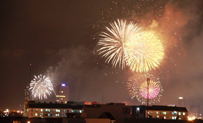 Pháo hoa rực trời Đà Nẵng