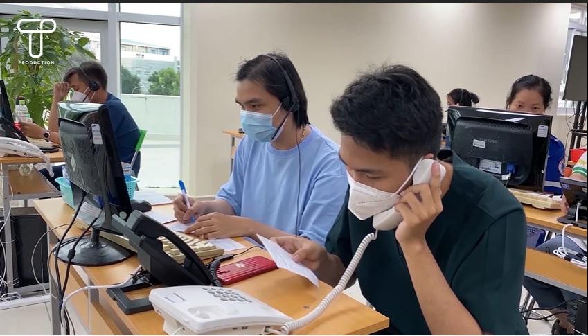 Đôi khi trải qua cảm giác bất lực nhưng các nhân viên trực tổng đài cấp cứu luôn cố gắng cứu được càng nhiều người càng tốt. Đôi khi trải qua cảm giác bất lực nhưng các nhân viên trực tổng đài cấp cứu luôn cố gắng cứu được càng nhiều người càng tốt.