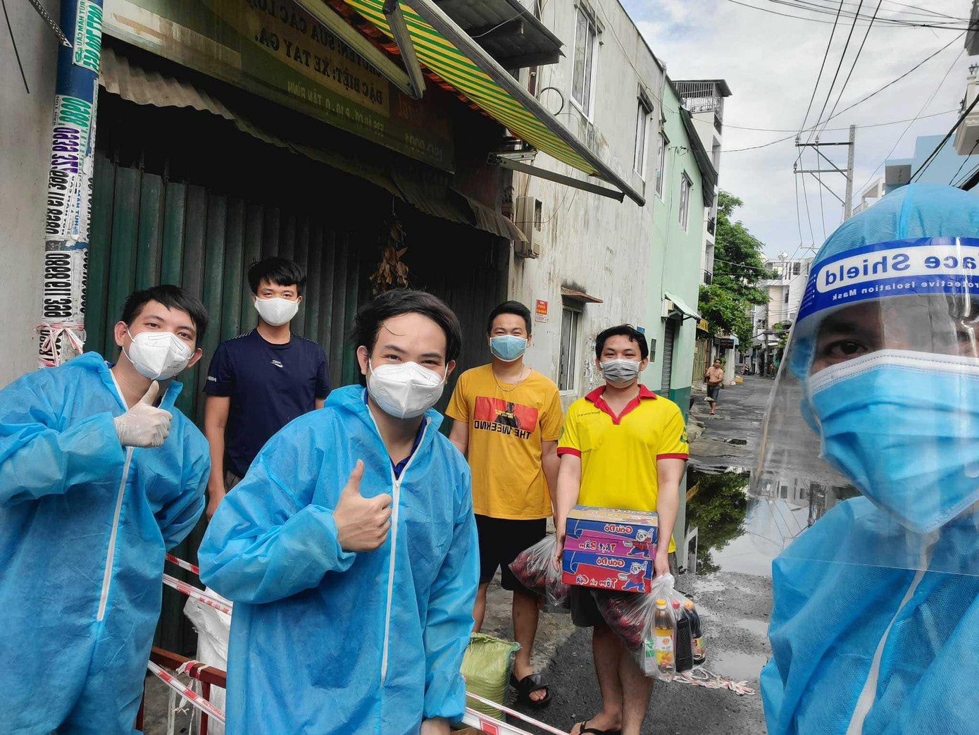 Các bạn sinh viên trường ĐH Bách Khoa sống ngoài khu vực ký túc xá được hỗ trợ trong đợt dịch lần này. (Ảnh: Trường ĐH Bách khoa - Đại học Quốc gia TP.HCM)