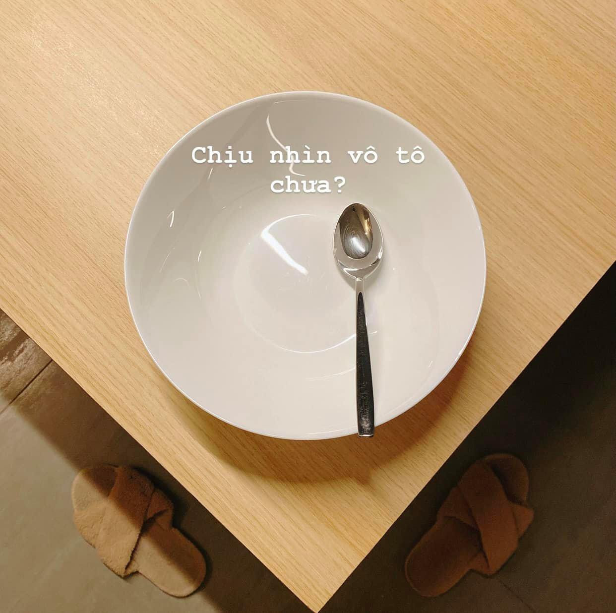 Fan vẫn chưa chịu tập trung vào đồ ăn, &quot;hỏi thăm&quot; Quang Trung hôm nay chân đã đi đâu?